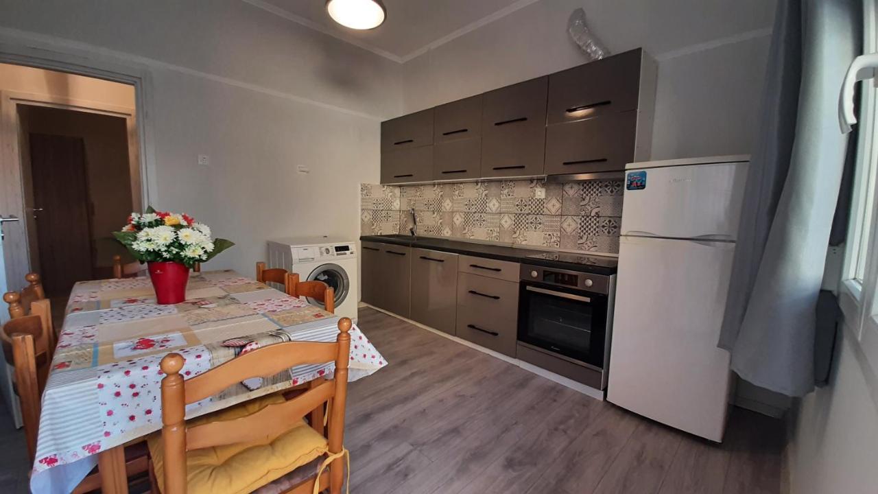 Irida Apartments Nea Skioni Bagian luar foto